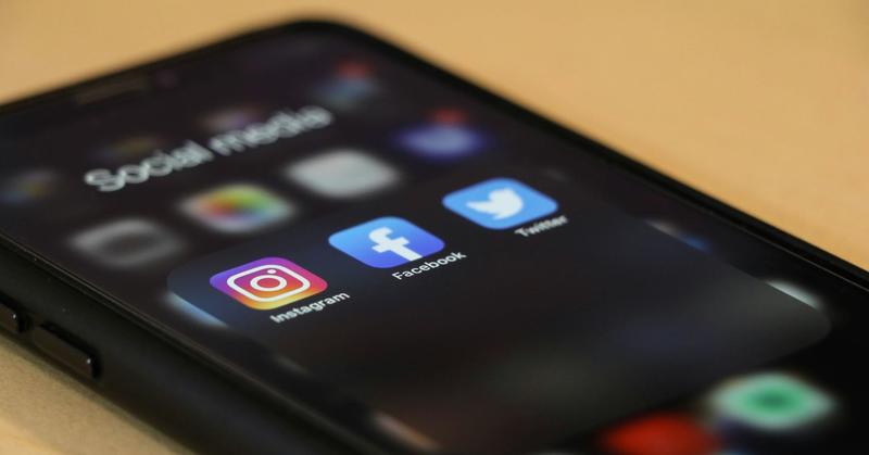 Our Algorithmic Society and the Loss of Agency
