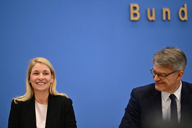 Bahnreform – neuer Glanz fürs Bordbistro, Verspätungen inklusive