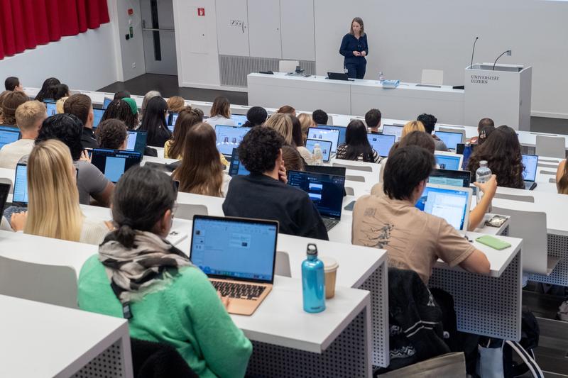 Semesterstart an der Uni: Wie entstehen neue Freundschaften?