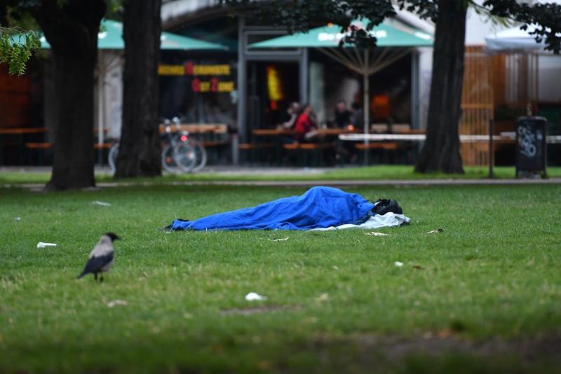 Obdachlos im Berliner Luxusviertel: „Hier in der Straße war kein Mülleimer vor mir sicher“