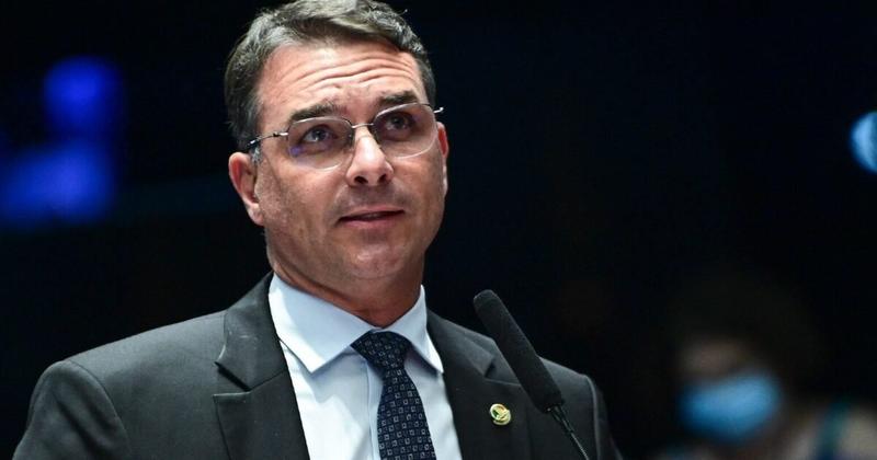 Flávio Bolsonaro não se mexerá por PEC da Blindagem