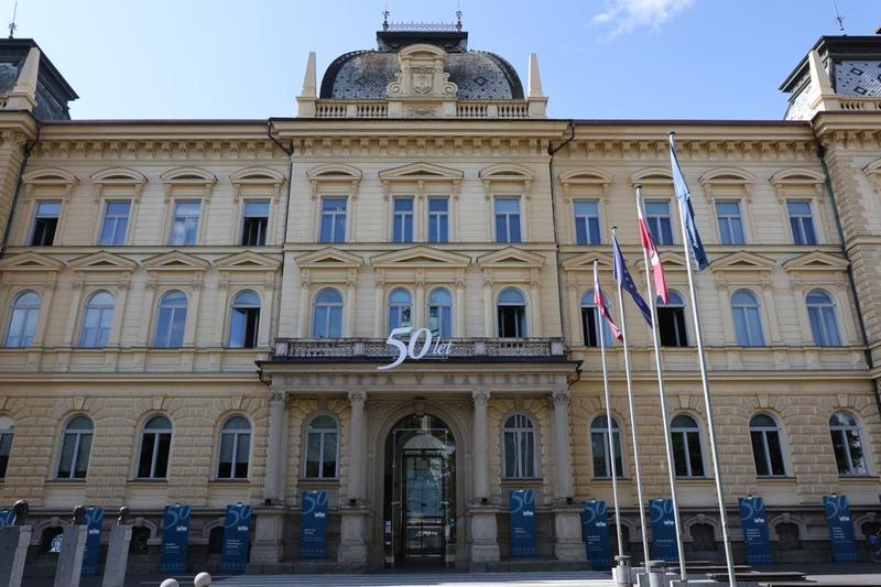 (POGLED) Kolumna Suzane Žilič Fišer: Univerza v Mariboru bo res polnokrvna z obljubljeno umetniško akademijo