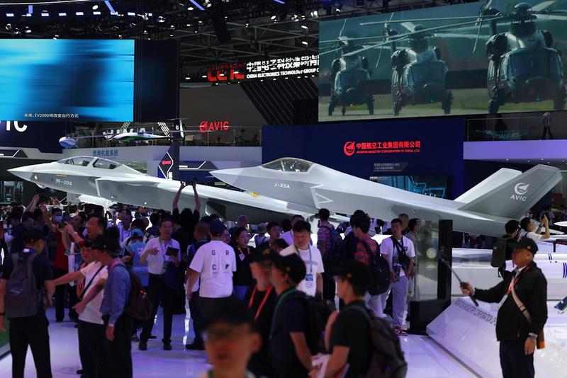 Tarnkappenjet und schnellstes Auto der Welt: China zieht dem Westen zivil und militärisch davon