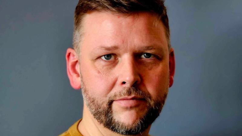 Høner har bedre vilkår enn barna våre