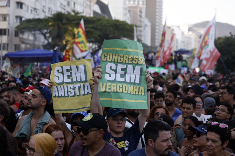 A era dos falsos ideais