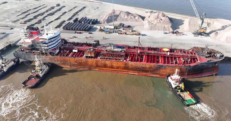 Departure of oil tanker that crashed in North Sea delayed