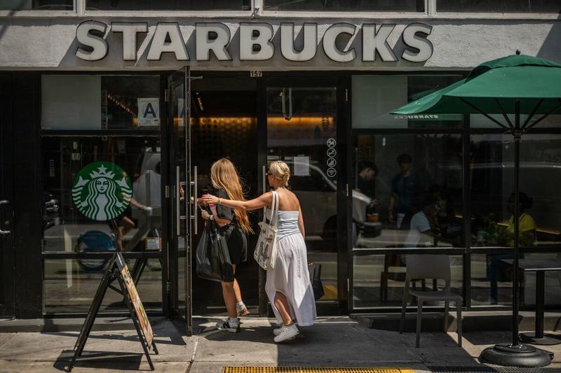 Starbucks Closing Stores Won’t Fix Its Mess Right Away