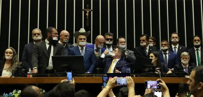 Motim de agosto mexeu na química da direita e encolheu o fascismo