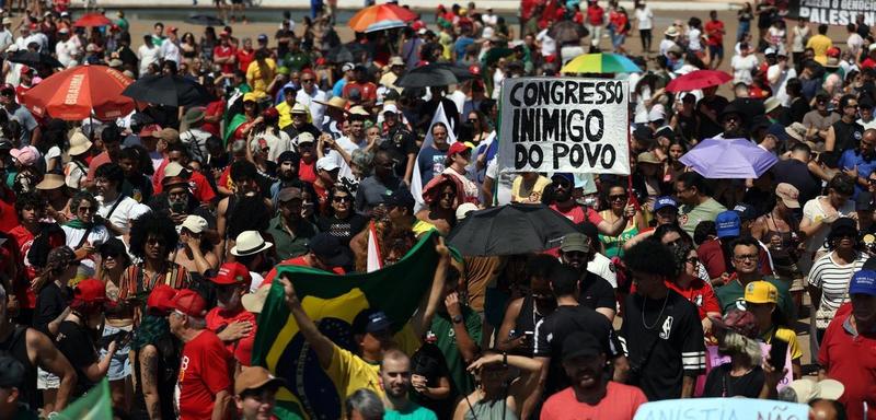 Cai a PEC, fica a desonra