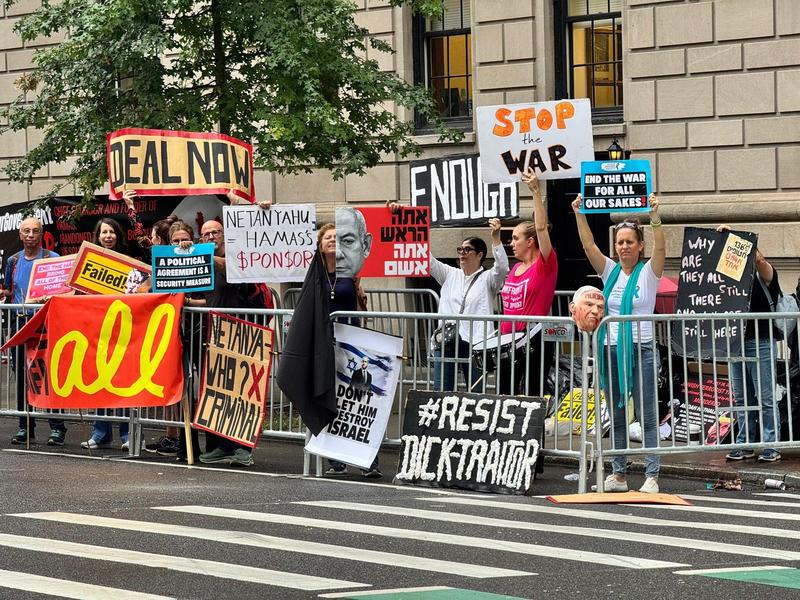 Israeli anti-government protesters rally outside Netanyahu’s Manhattan hotel