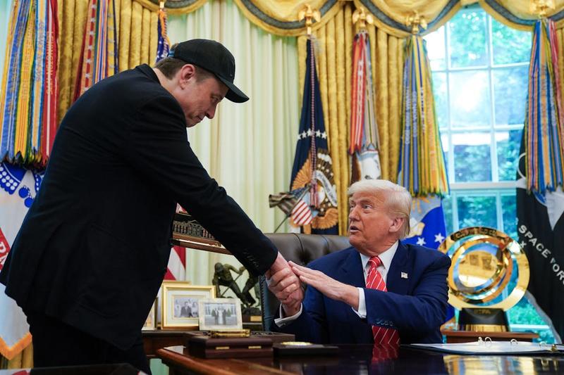 Trump Admin Signs Deal to Use Elon Musk’s Racist Grok AI Chatbot