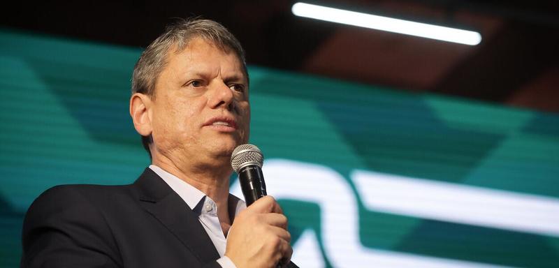 Pesquisa Ipespe pressiona Tarcísio a rever candidatura em 2026
