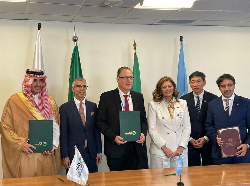 Arabia Saudita y Qatar financian salarios en sector estatal sirio