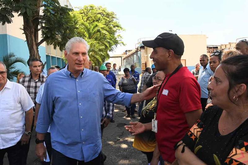 Presidente cubano chequea termoeléctrica en provincia oriental