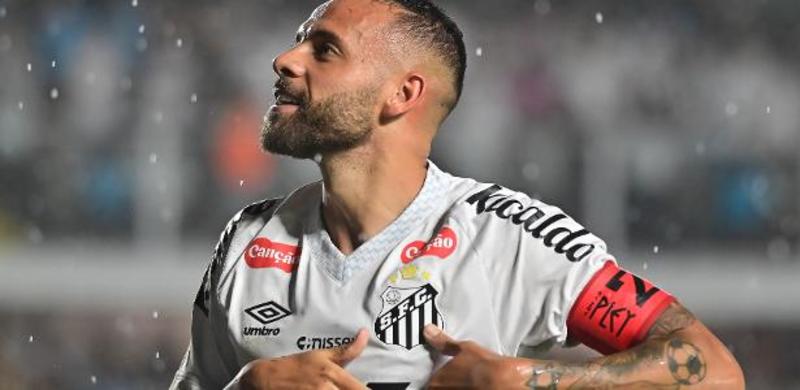 De saída a capitão: Guilherme supera ameaça e 'substitui' Neymar no Santos