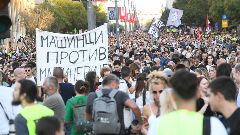 Prosveta mora biti izvan stranačkih borbi
