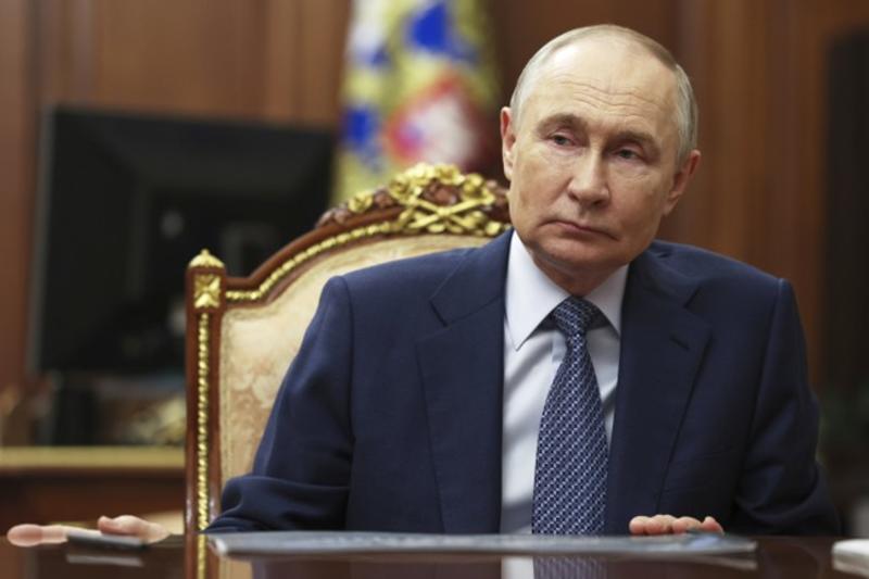 Putin Between the Ruins of the Soviet Union and the Dying Russian Federation
