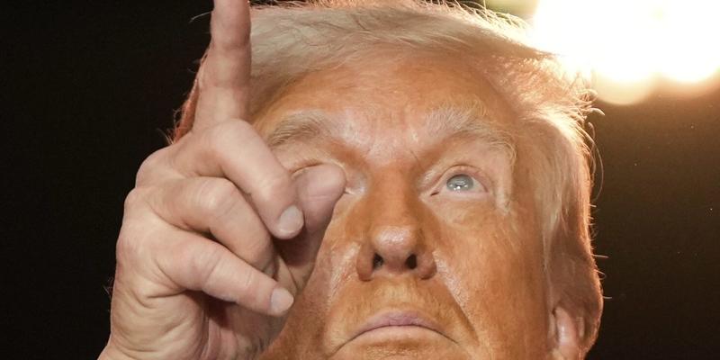 Trump Announces 100% Tariffs on Pharma Imports