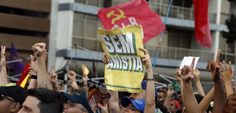 Anistia subiu no telhado, Lula subiu nas pesquisas