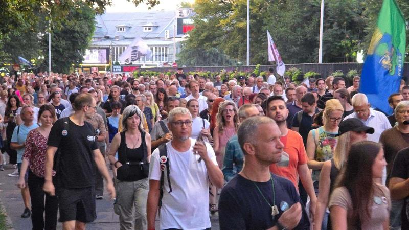 Deo opozicije bi da krnji studentski pokret