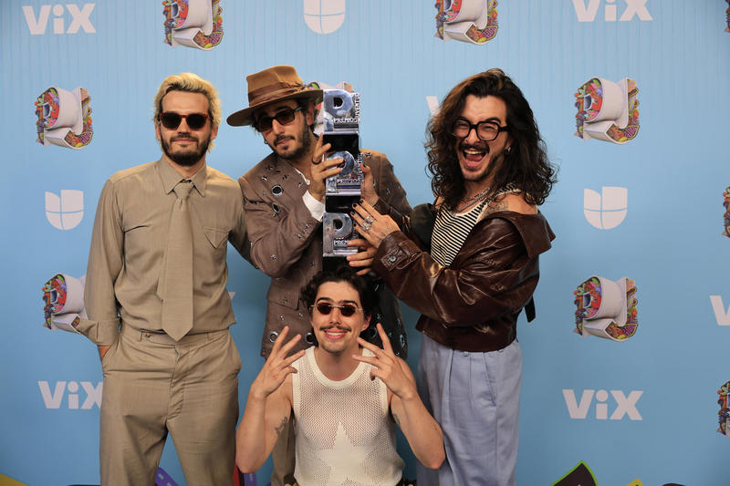 Bad Bunny y Morat arrasan en Premios Juventud mientras que Karol G es la Artista del Año