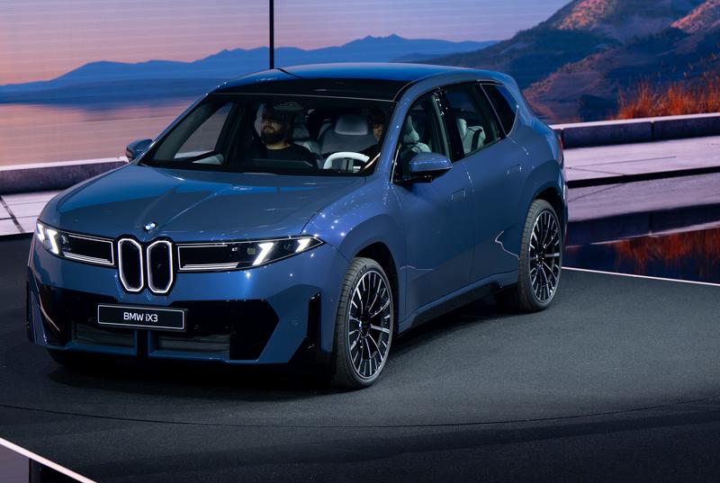 BMW Unveils iX3 in U.S., Betting on Luxury EV Appeal Amid Slowing Demand