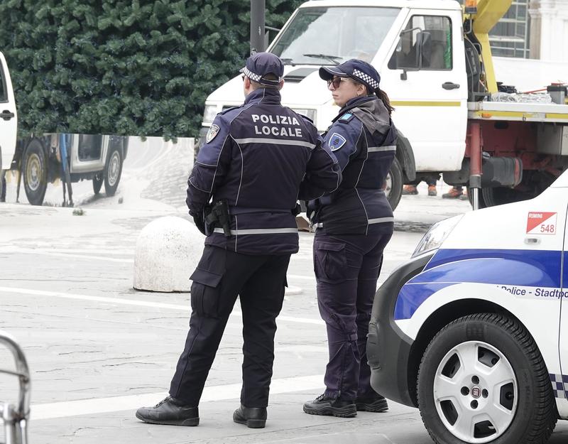 Bernate Ticino, lite per la droga: cliente aggredito dal pusher chiede aiuto alla polizia locale