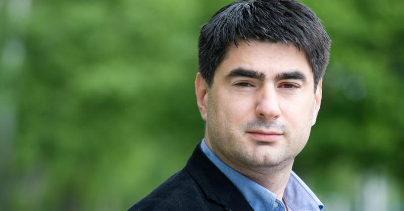 Bivši voditelj HTV-ovog Dnevnika, koji je iza sebe ostavio afere i katastrofalne rezultate, dobio je novu ‘igračku‘. Što bi moglo poći nakrivo?