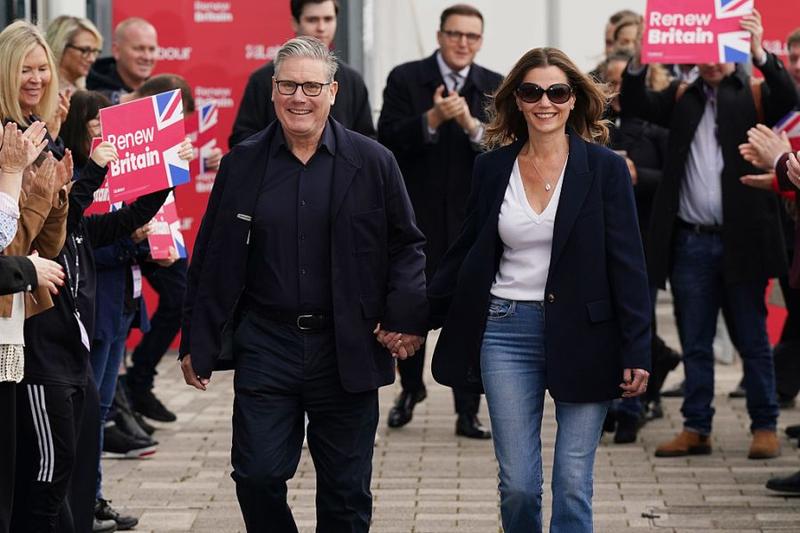 Kicking off /					 													 						Panic and plotting inside Labour conference