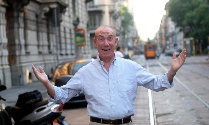 Davide Mengacci da 40 anni in tv: gli inizi con le candid camera e le “pilloline” di Corrado. “Non so cucinare ma inventai i cooking show”