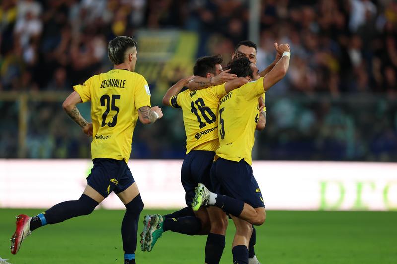 Il Modena non molla e ribalta il Pescara, adesso è solo in vetta alla classifica
