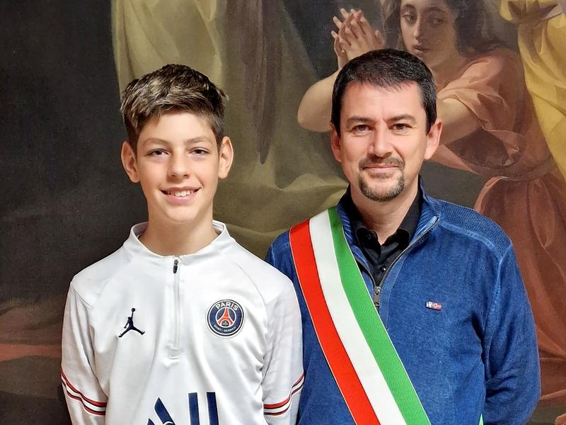 Cristian, l’eroe di Pregnana ha 12 anni: “Così ho salvato la vita a un uomo in strada”