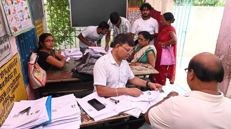 India needs an SIR because of Manmohan Singh government’s Aadhaar policies