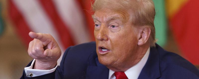 Trump affonda il colpo: incriminato l’ex capo dell’Fbi James Comey