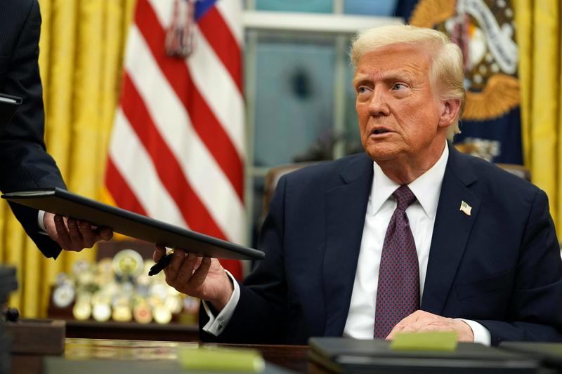 Trump’s approval ratings slide, with Americans angry over inflation and Jimmy Kimmel