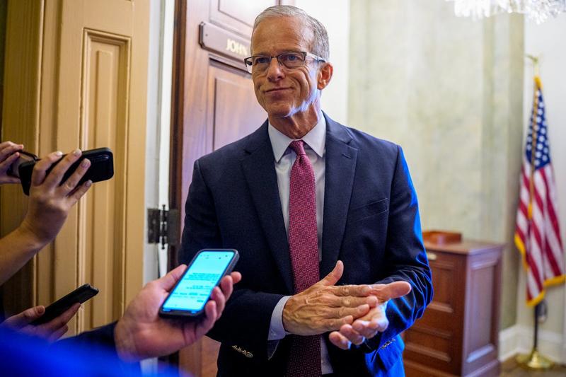 Republicans to Spend Shutdown Playing Games at Five-Star Resort