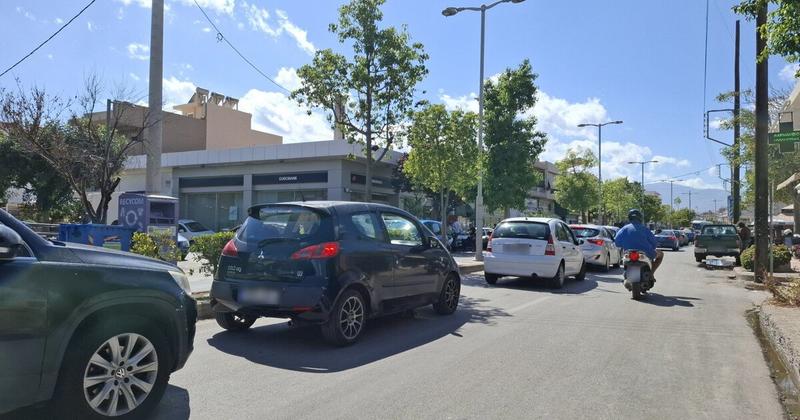 Ηράκλειο: Ξήλωσαν τα κολωνάκια, επέστρεψε ο «εφιάλτης» της κίνησης (video)