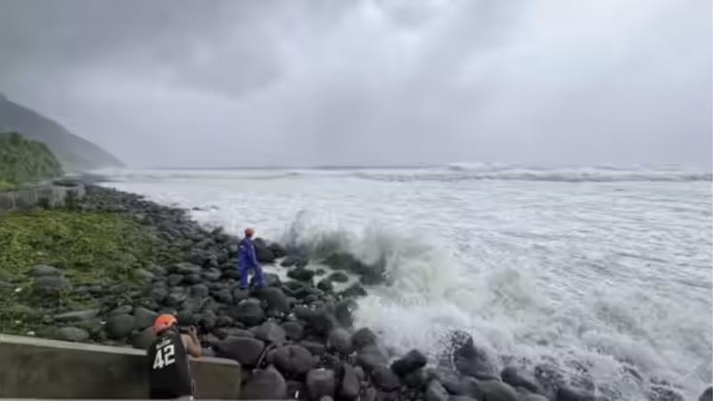 Eight dead, 17 missing as Typhoon Bualoi tears through Vietnam's coast