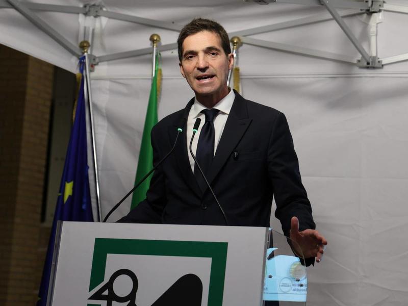 Il Paese reale e quello virtuale