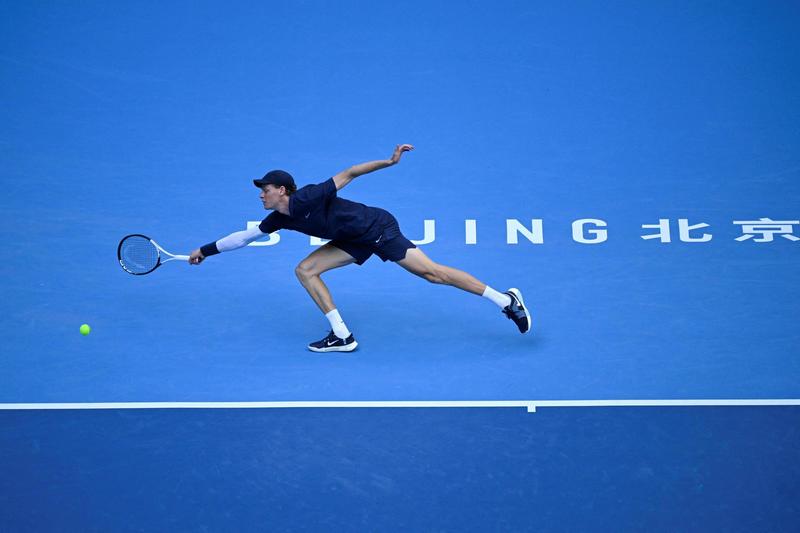 Sinner, missione finale a Pechino compiuta: De Minaur ko. Sconfitti anche i crampi e un dolore al gluteo