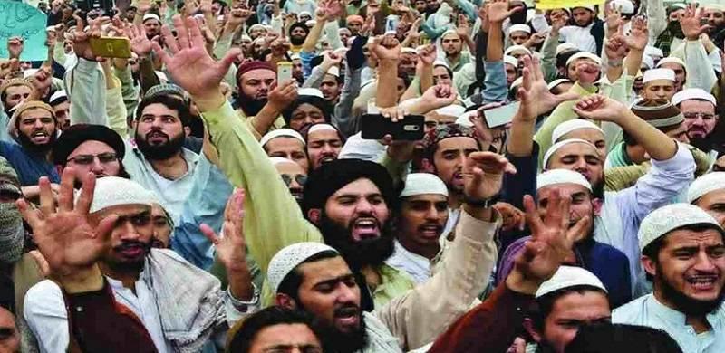 Mob Attack On Ahmadi Community In Sialkot Leaves Several Injured, Homes Torched