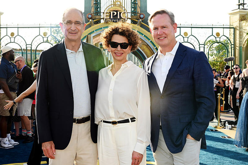 Comcast Installs Co-CEO Leadership Amid NBCUniversal Spinoff and Industry Disruption