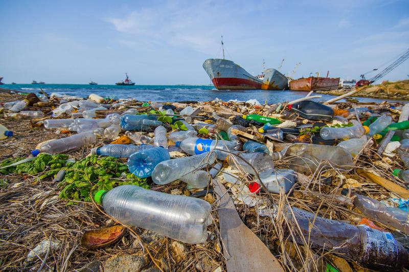 ¿Podemos atajar el problema de la contaminación por plásticos sin prescindir totalmente de ellos?
