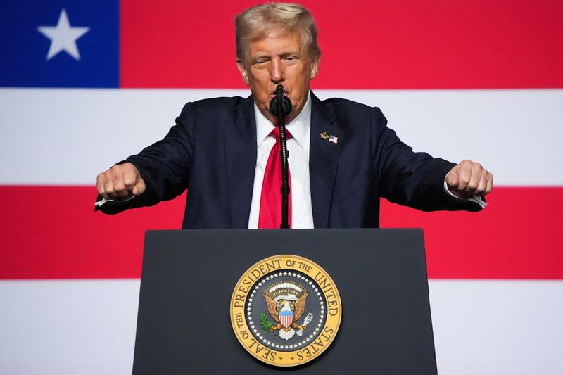 “Bop, Bop, Bop”: Trump Admits Obama Was Better at Walking Down Stairs