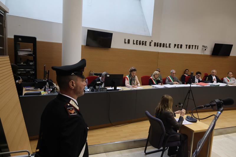 Brescia, profugo a processo per abusi su una bimba di 10 anni nel centro migranti. Il legale: “Ha risarcito tutto”