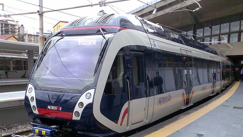 Circumvesuviana, treno perÂ  Sorrento affollato e tensioni tra i passeggeri: intervengono le forze dell'ordine
