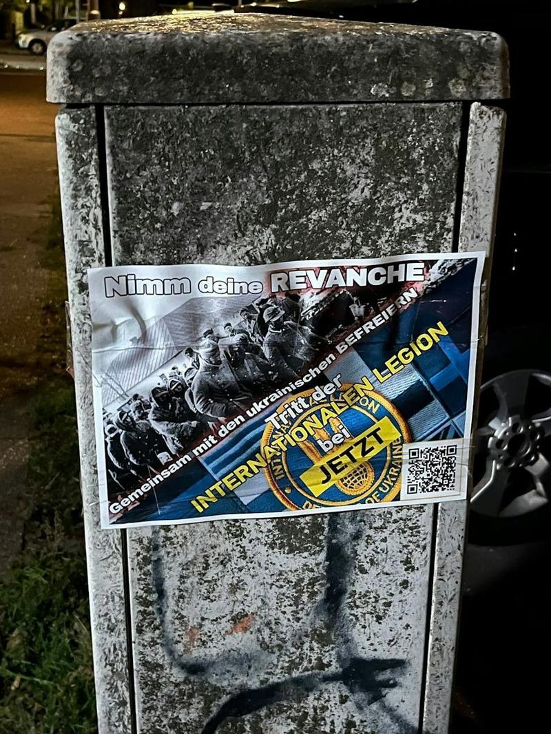 Flyer rufen Berliner zum Kämpfen im Ukrainekrieg auf