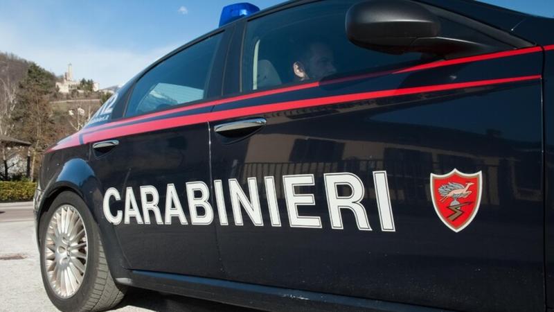 Giugliano, ragazza di 16 anni venduta per 10 euroÂ dal Â«compagnoÂ» di 40