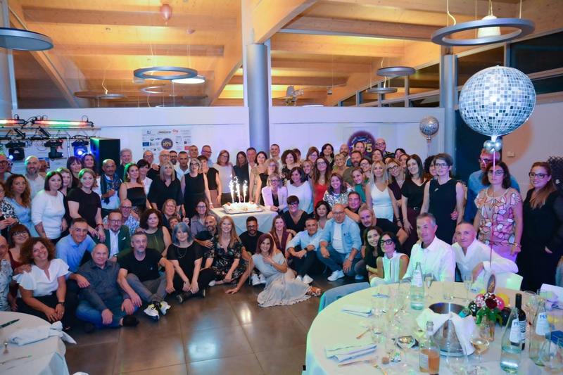 I neo cinquantenni festeggiano insieme