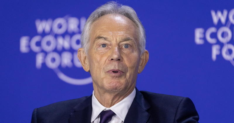 Tony Blair è l'ultimo leader rimasto alla sinistra